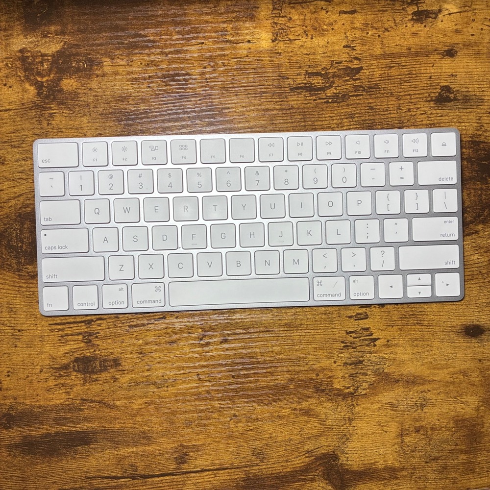 Apple Magic Keyboard A1644 Wireless Bluetooth Silver White Compact Mac iPad